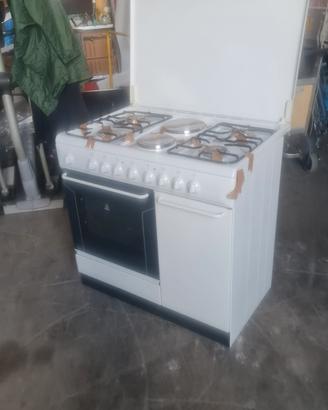 Cucina Indesit Combinata: Gas + Elettrica + Forno