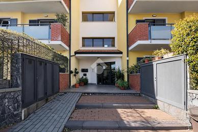 4 LOCALI A SAN GIOVANNI LA PUNTA