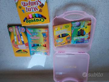 Valigetta contenente 5 scatole di colori/pastelli/