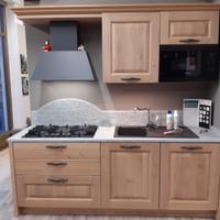 Cucina in rovere massello e piano in PIETRA