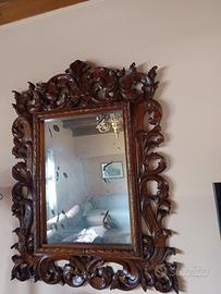 specchiera in legno intagliato 