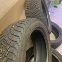 Gomme invernali 215/50 R17 95V