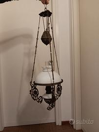 Lampadario antico a sospensione in metallo e vetro