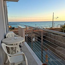 Bilocale fronte mare PIETRA LIGURE