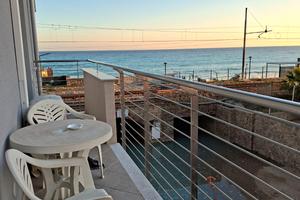 Bilocale fronte mare PIETRA LIGURE