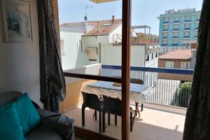 Rimini con vista mare brazioso bilocale con posto