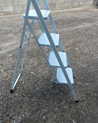 Scala a 4 gradini