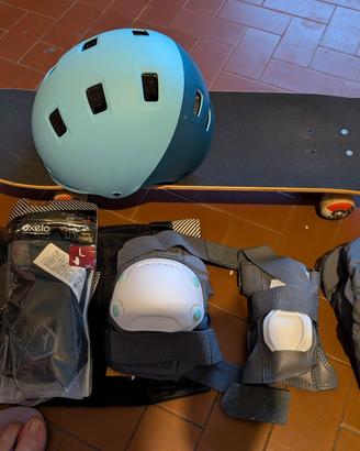 skateboard, casco, ginoccheri.