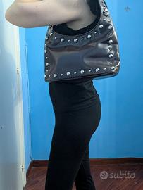 Borsa a spalla marrone con borchie nuova con cart.