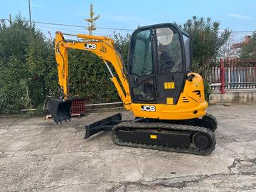 E32 Escavatore 35 q JCB 8035