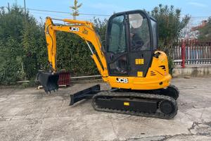 E32 Escavatore 35 q JCB 8035