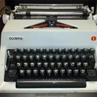 MACCHINA DA SCRIVERE OLYMPIA