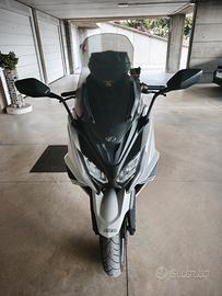 KYMCO AK 550 solo 23000 km. 