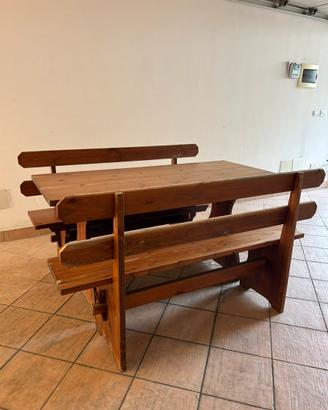 Tavolo da giardino con panche