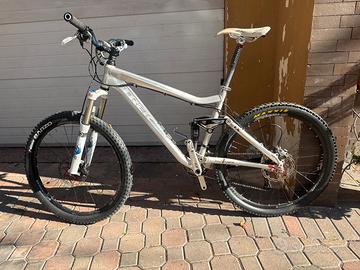 MTB MTB bicicletta