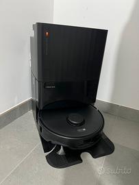 Robot aspirapolvere e lavapavimenti