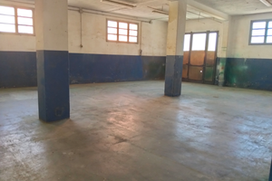 Grande locale uso magazzino/box deposito