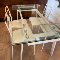 Tavolo in vetro allungabile