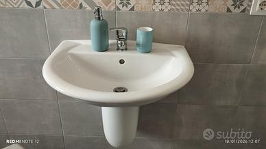 Lavallo sospeso piú rubinetteria completa x bagno