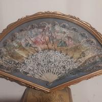 Ventaglio antico in ventagliera dorata