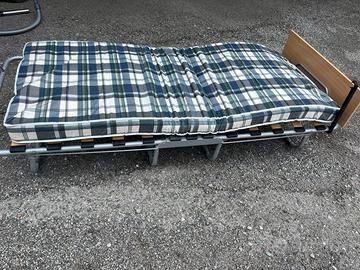 Letto pieghevole con doghe e materasso