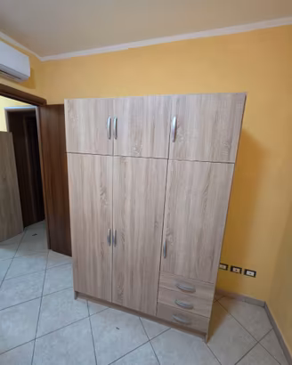 Due armadi uno misura 60x180 e uno 130x200