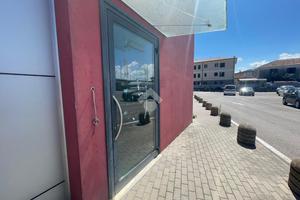 NEGOZIO A CAMPAGNA LUPIA