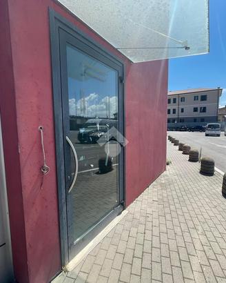 NEGOZIO A CAMPAGNA LUPIA