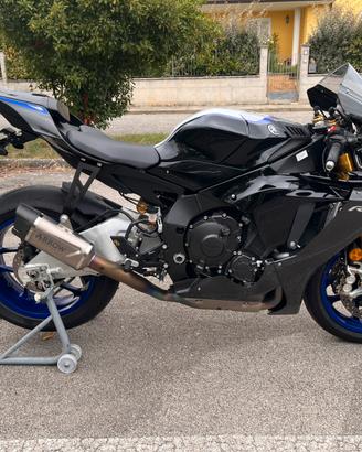 Yamaha R1 M