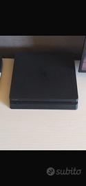 Ps4 con altrettanti giochi e joystick