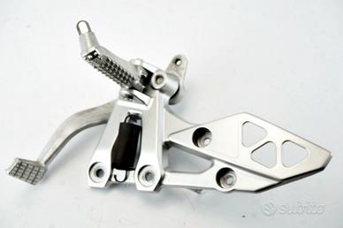 Suzuki GSX-8S 23 24 pedana pilota destra