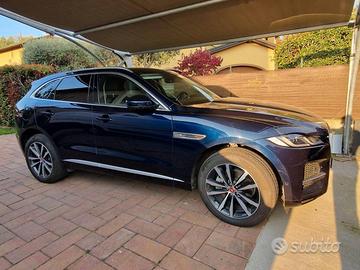 Jaguar 204 cv con Gancio traino a scomparsa