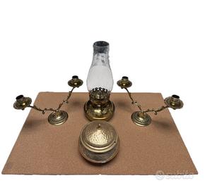 Lotto vintage ottone, candelabri, lampada ad olio