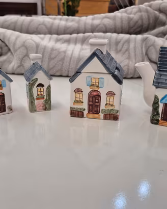 Set da the e colazione vintage in ceramica casette