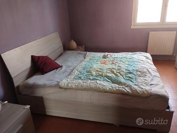 Camera matrimoniale completa con letto contenitore