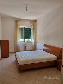 Letto in ciliegio con doghe e contenitore