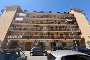 3 LOCALI A CASALNUOVO DI NAPOLI