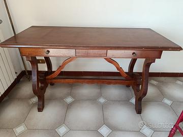 Scrivania in legno