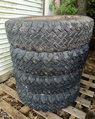 gomme chiodate