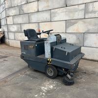 Spazzatrice NILFISK SR 1500H elettrica uomo bordo