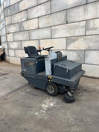 Spazzatrice NILFISK SR 1500H elettrica uomo bordo