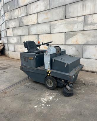 Spazzatrice NILFISK SR 1500H elettrica uomo bordo