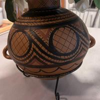 Vaso in terracotta con fiori