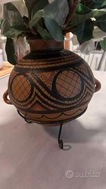 Vaso in terracotta con fiori