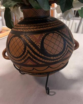 Vaso in terracotta con fiori