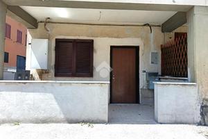 MONOLOCALE A SERINO