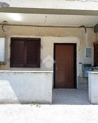 MONOLOCALE A SERINO
