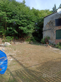 Casa da ristrutturare + terreno attorno