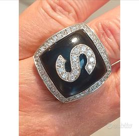 Anello con iniziale S, regolabile.