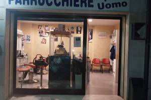 Locale con attività di barbiere